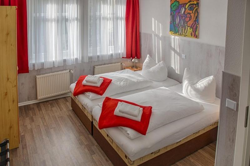 H&H Apartments Im Herzen Der Stadt In Der Lange Strasse Geraeumig Ruhig Mit Kueche Und Esstisch Greifswald Exterior foto